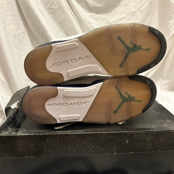 Jordan 5 Retro
Grape - Picture 4 of 4